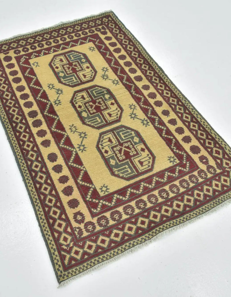 Mae Classic Rectangle Area Rug